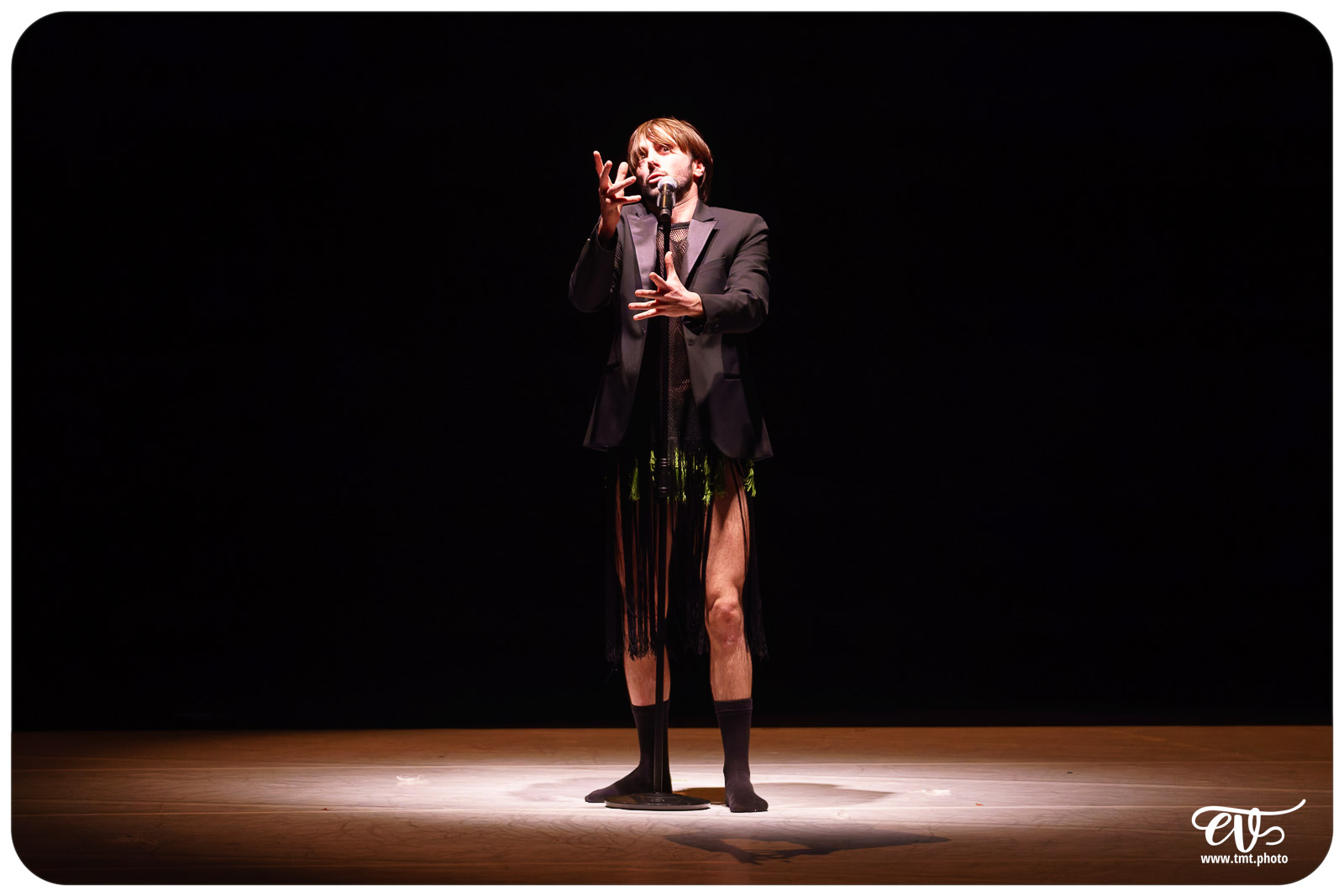 A4 (COMME LA FEUILLE) CIE CHICOS MAMBO